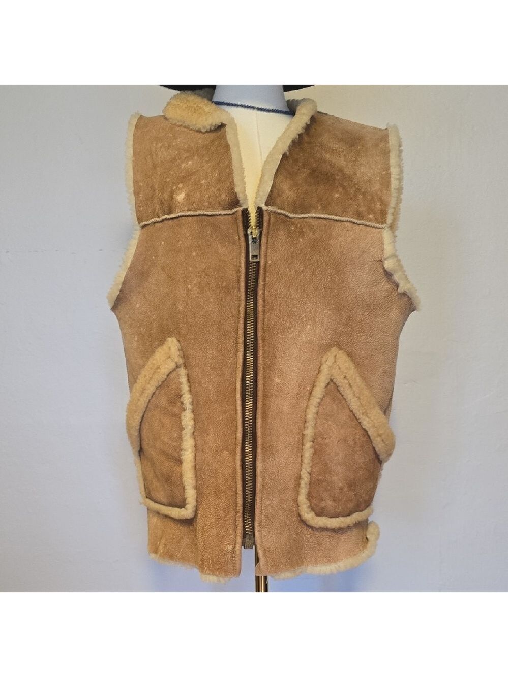 1970s Vintage Sheepskin Shearling Suede Pocket Zip Front Vest L/XL